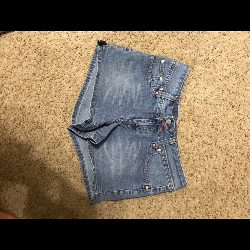 No boundaries stretch jean shorts